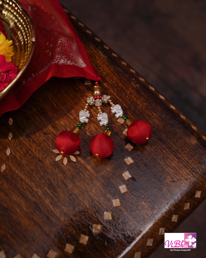 Red Meenakari Cora