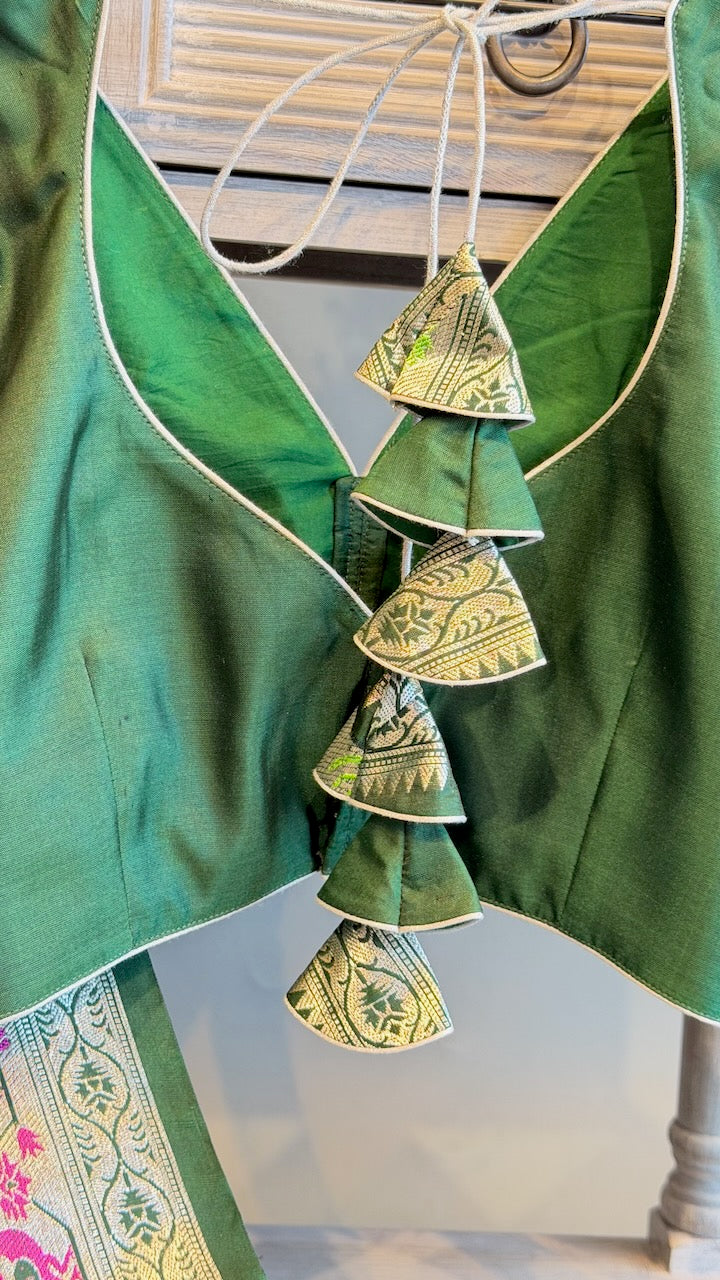 Pastel Green And Dark Green Venkatagiri Silk Saree And Blouse