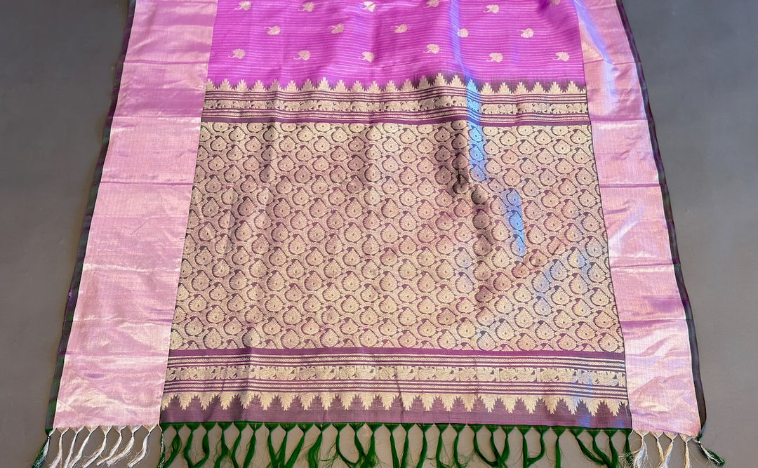 Onion Pink And Grey Venkatagiri Silk Saree And Blouse With Kaddi Borders