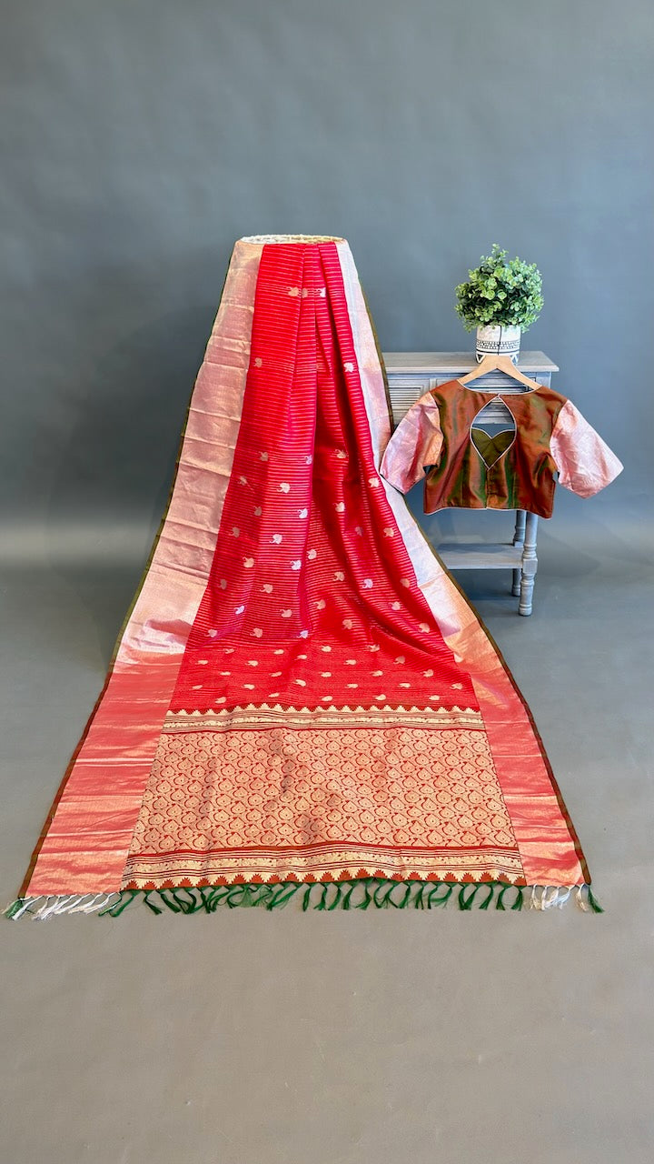 Red And Green Venkatagiri Silk Saree And Blouse With Kaddi Borders