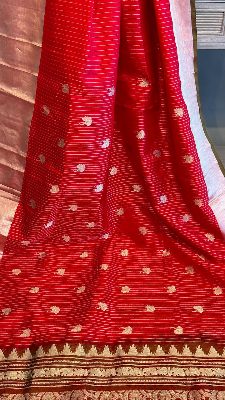 Red And Green Venkatagiri Silk Saree And Blouse With Kaddi Borders