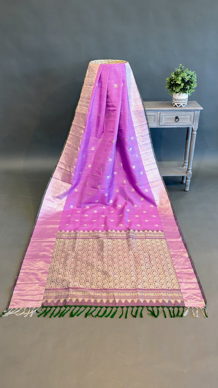Onion Pink And Grey Venkatagiri Silk Saree And Blouse With Kaddi Borders