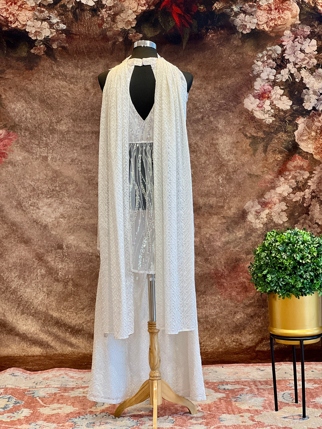 White Cut dana Embroidered Sharara Set With Choker Dupatta