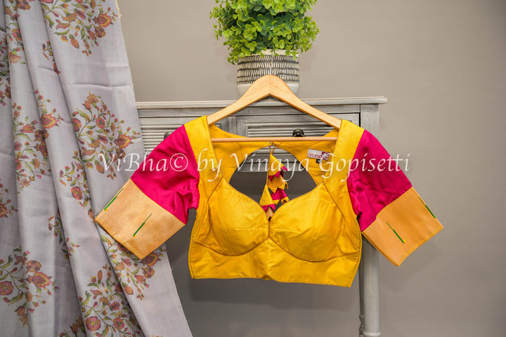 Grey Floral Digital Print Kanchi Soft Silk Saree With Yellow Benares Paithani Pallu And Blouse