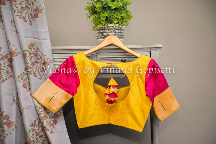 Grey Floral Digital Print Kanchi Soft Silk Saree With Yellow Benares Paithani Pallu And Blouse